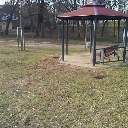 公寓 Cozy With Garden