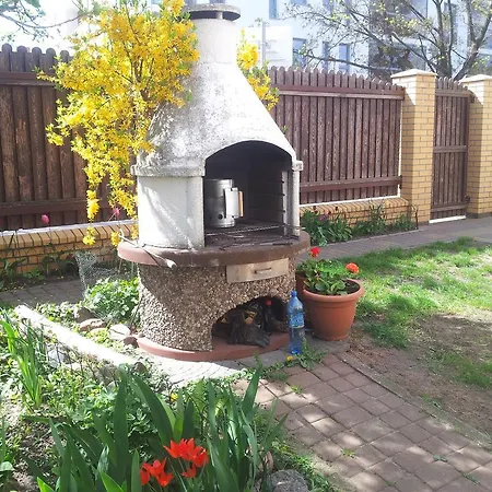 Cozy With Garden Apartamento *