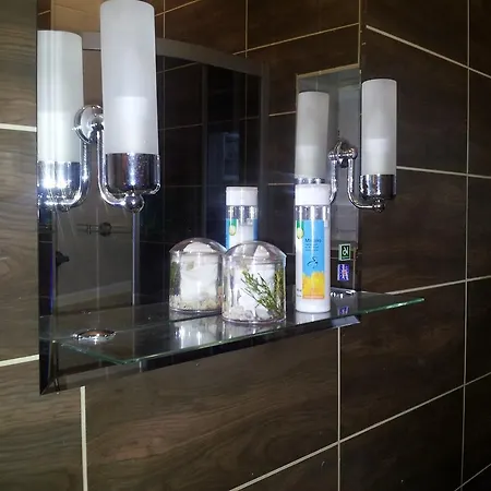 Cozy With Garden 公寓 *